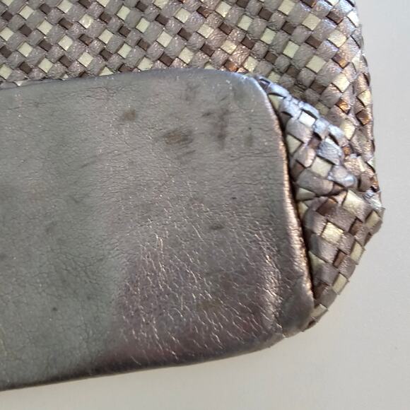 Elliott Lucca Silver Metallic Leather Woven Drawstring Bucket Purse - Picture 6 of 9